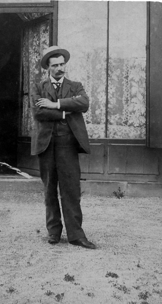 1900_1.jpg - Augustin (E2-10) en 1900 à Homécourt, il a été naturalisé français par décret le 25 juin 1898